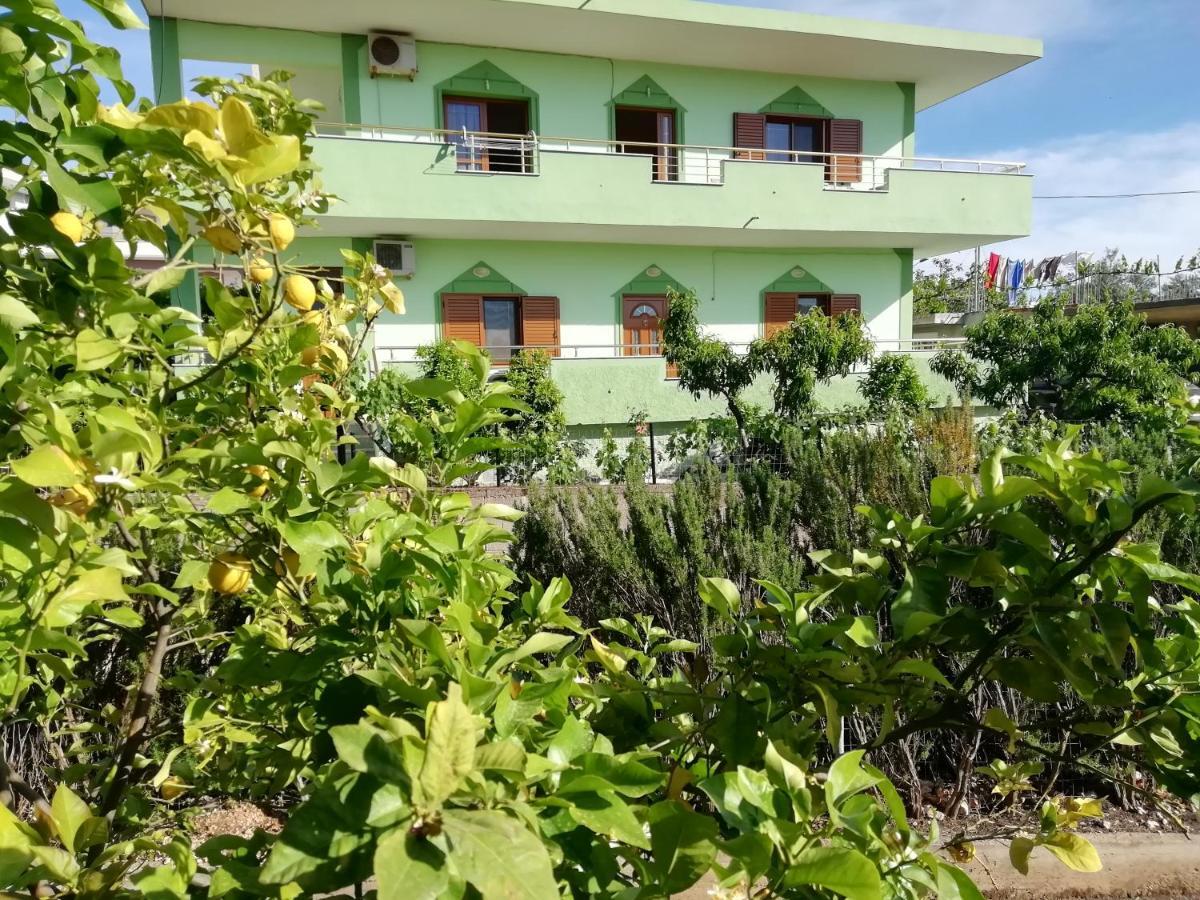 Jonny Guesthouse Ksamil Eksteriør billede